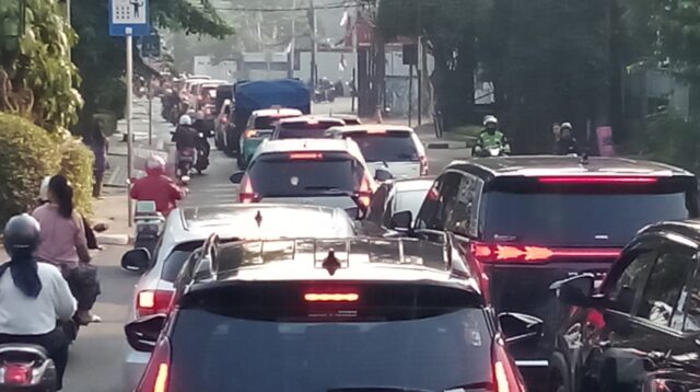 Warga Minta Jalan Ampera Raya “Dimerdekakan” dari Kemacetan