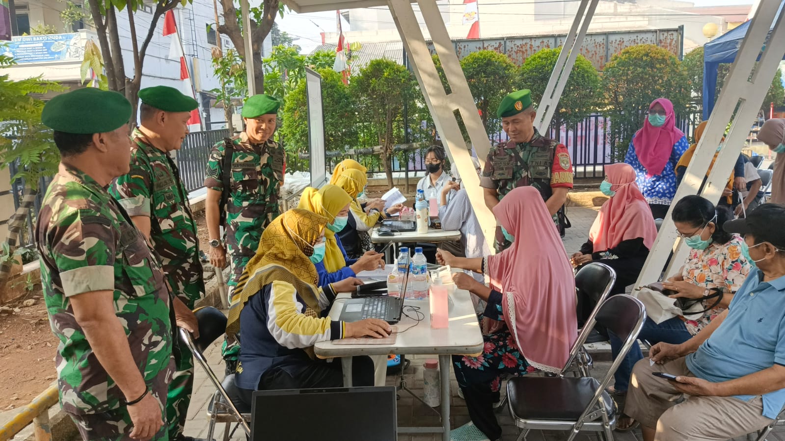 40 Warga Bugel Manfaatkan Cek Kesehatan Gratis dari Koramil Tangerang