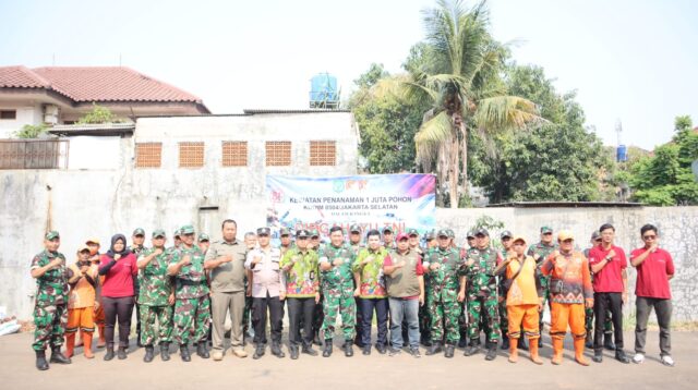 Semarak HUT ke-81 TNI, Kodim 0504 Jaksel Tanam Pohon di Bintaro