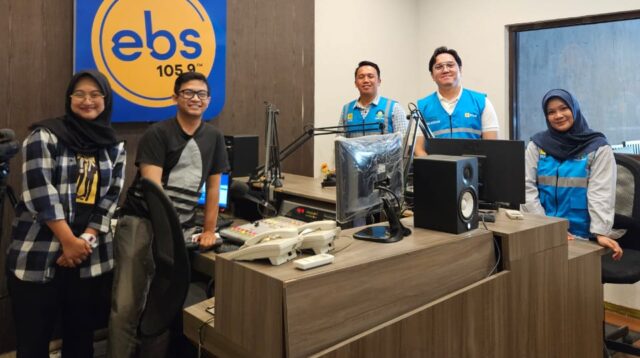 PLN FUN TALK UP2B Jatim Bersama Radio EBS 105.9 FM Surabaya Dorong Masyarakat Beralih ke Gaya Hidup Listrik